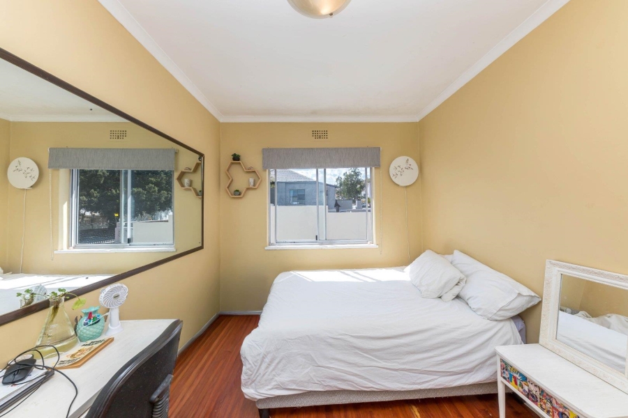 2 Bedroom Property for Sale in Vredehoek Western Cape